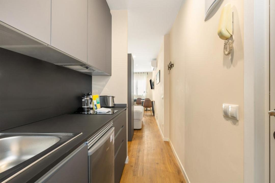 1 Bedroom 1 Bathroom Furnished - Chueca - Modern Functional - Mintystay มาดริด ภายนอก รูปภาพ
